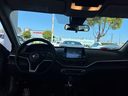 Used 2025 Nissan Altima 2.5 SV FWD image 34