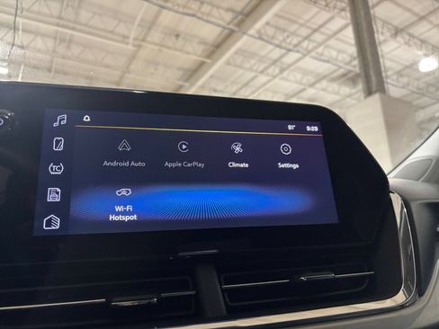 Used 2025 Chevrolet Trax LT FWD image 19
