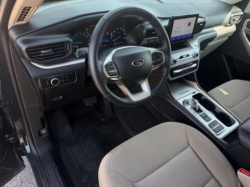 Used 2023 Ford Explorer XLT RWD image 9