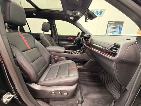 Used 2025 Chevrolet Traverse RS AWD/4WD image 15