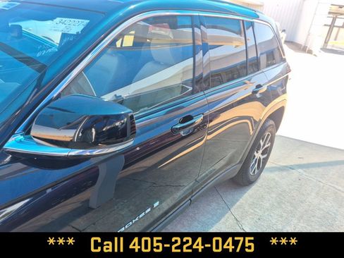 Used 2023 Jeep Grand Cherokee Limited RWD image 6