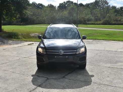 Used 2016 Volkswagen Tiguan S image 3