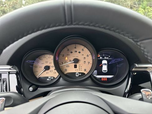Certified 2026 Porsche Macan AWD/4WD image 11
