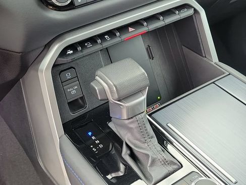 Used 2025 Toyota Tundra Platinum AWD/4WD image 25