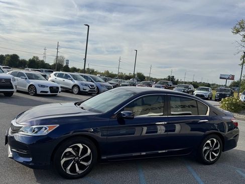 Used 2017 Honda Accord EX-L image 11