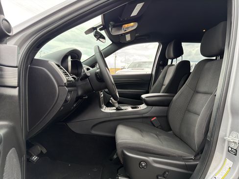 Used 2021 Jeep Grand Cherokee Laredo w/ Security & Convenience Group AWD/4WD image 10