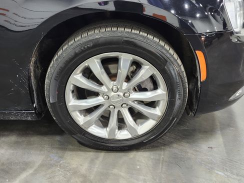 Used 2020 Chrysler 300 Touring w/ Driver Convenience Group image 10