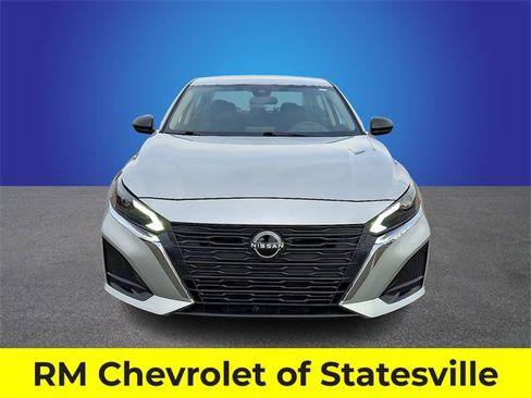 Used 2024 Nissan Altima 2.5 SV image 2