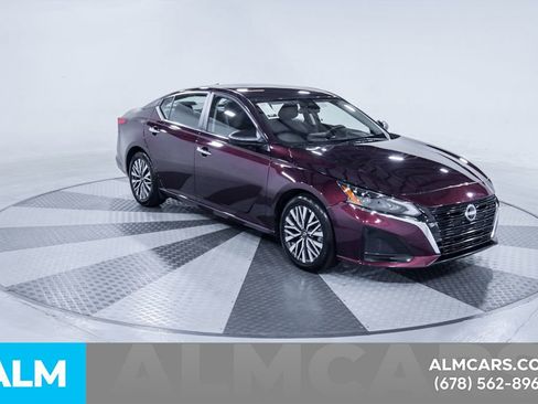 Used 2025 Nissan Altima 2.5 SV FWD image 14