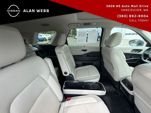 Used 2023 Nissan Pathfinder SL w/ SL Premium Package AWD/4WD image 21