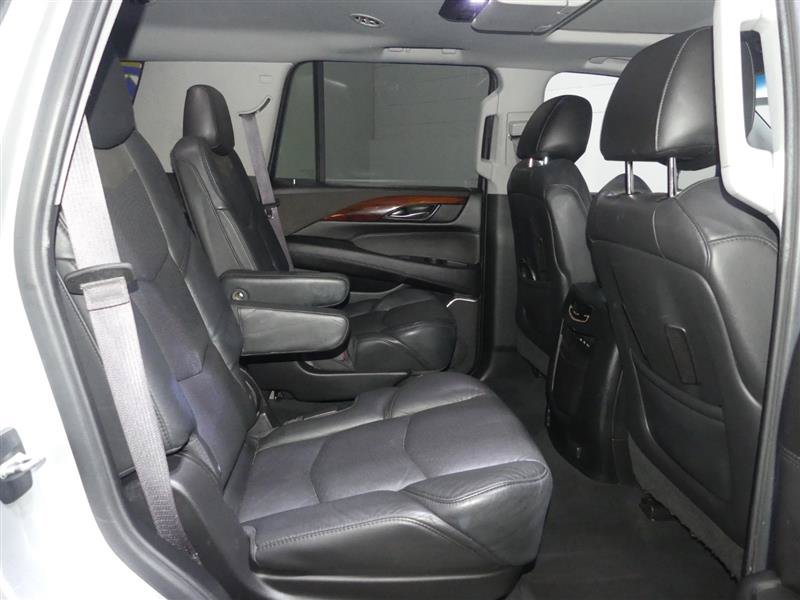 Used 2017 Cadillac Escalade Luxury AWD/4WD image 28