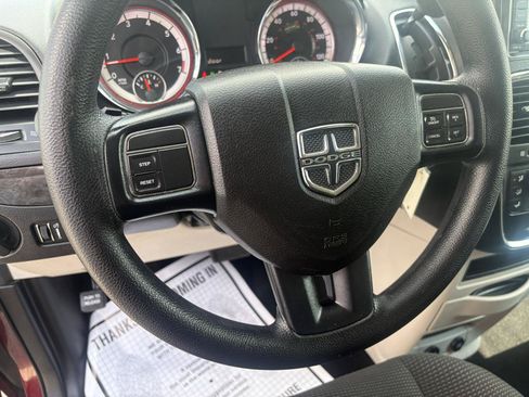 Used 2020 Dodge Grand Caravan SE FWD image 13