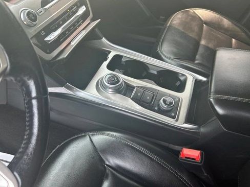 Used 2021 Ford Explorer XLT w/ Equipment Group 202A AWD/4WD image 29