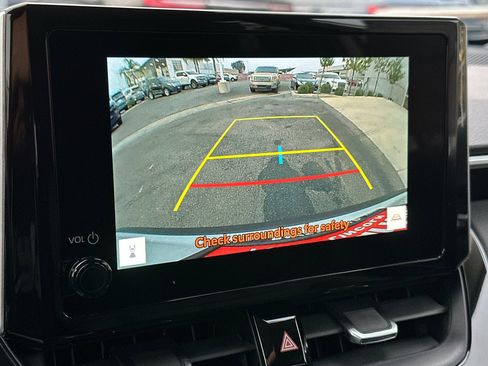 Used 2023 Toyota Corolla Cross XLE image 19