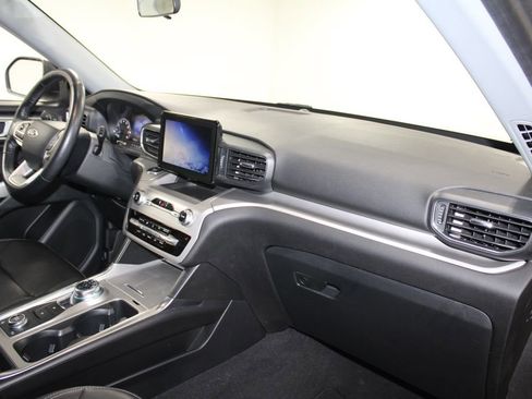 Used 2022 Ford Explorer XLT w/ Equipment Group 202A image 31