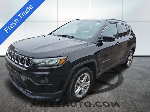 Used 2024 Jeep Compass Latitude AWD/4WD image 1