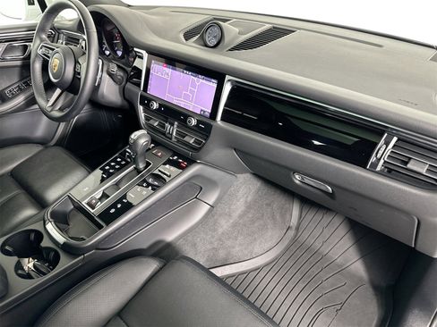 Certified 2023 Porsche Macan image 29