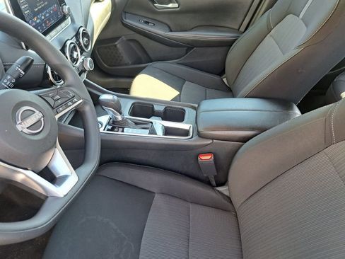 Used 2025 Nissan Sentra SV image 18