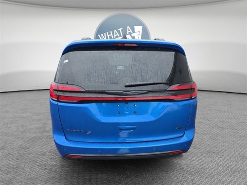 New 2026 Chrysler Pacifica Select w/ S Appearance Package image 7