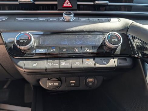 Used 2023 Hyundai Elantra SEL w/ Convenience Package FWD image 24