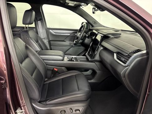Certified 2024 GMC Acadia Elevation AWD/4WD image 18