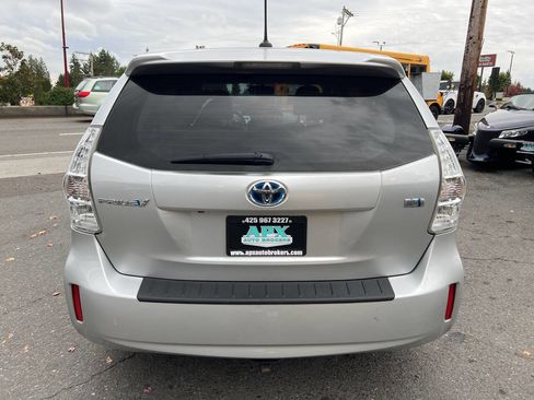 Used 2013 Toyota Prius V Five image 5