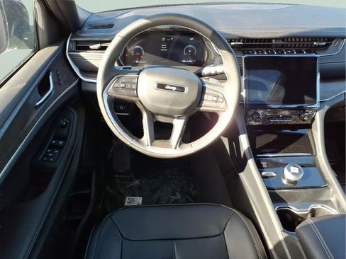 New 2025 Jeep Grand Cherokee Limited AWD/4WD image 12