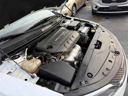 Used 2015 Chrysler 200 Limited w/ Convenience Group image 38