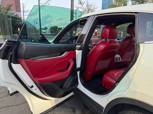 Used 2018 Maserati Levante image 42