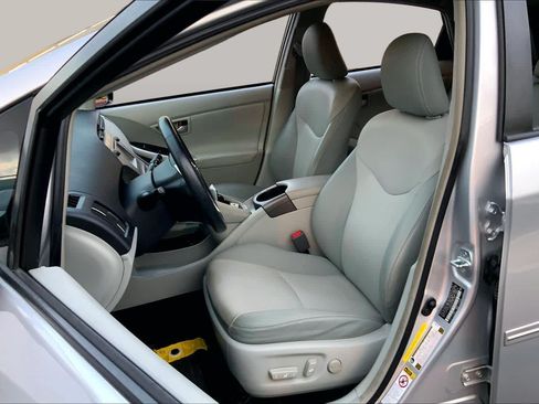 Used 2015 Toyota Prius Four FWD image 7