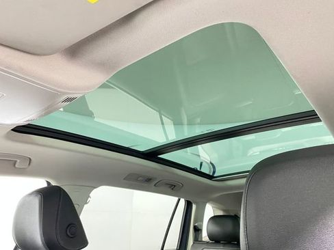 Used 2019 Volkswagen Tiguan SE w/ Panoramic Sunroof Package AWD/4WD image 23