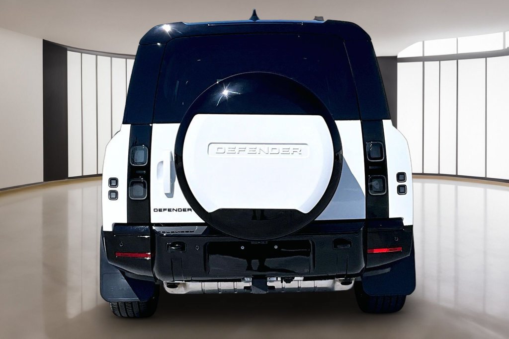 New 2026 Land Rover Defender 130 X-Dynamic SE AWD/4WD image 4