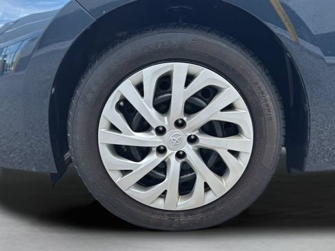 Used 2018 Toyota Corolla LE FWD image 40