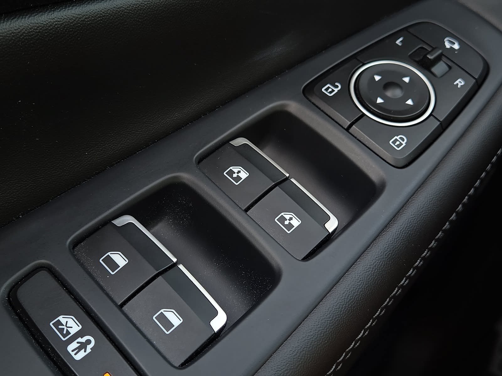 Used 2023 Hyundai Santa Fe Limited AWD/4WD image 18