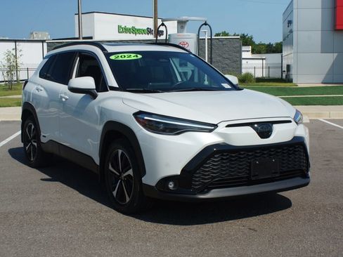 Used 2024 Toyota Corolla Cross AWD Hybrid w/ Convenience Package image 2