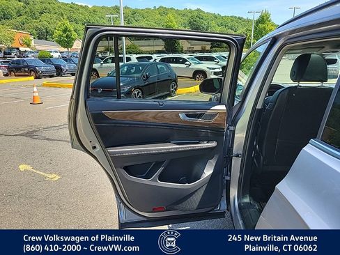 Certified 2024 Volkswagen Atlas SE AWD/4WD image 47