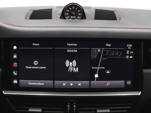 Used 2023 Porsche Cayenne GTS w/ Premium Package image 38