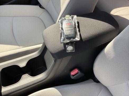 Used 2026 Toyota Corolla Cross LE FWD image 35