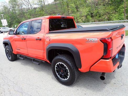 Certified 2024 Toyota Tacoma TRD Off-Road w/ TRD Off Road Upgrade Package AWD/4WD image 8