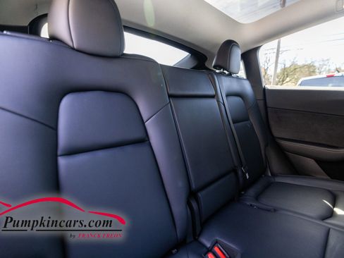 Used 2022 Tesla Model Y Long Range image 27
