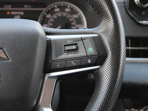 Used 2022 Mitsubishi Outlander SE image 32