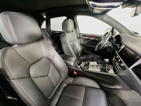 Certified 2024 Porsche Macan S AWD/4WD image 30