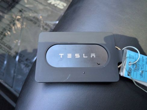 Used 2024 Tesla Model Y 2WD image 32