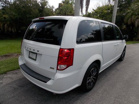 Used 2018 Dodge Grand Caravan SE FWD image 7