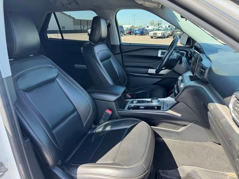 Used 2022 Ford Explorer XLT w/ Equipment Group 202A AWD/4WD image 22
