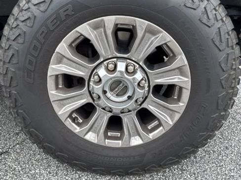 Used 2017 Ford F250 XLT w/ XLT Premium Package AWD/4WD image 8