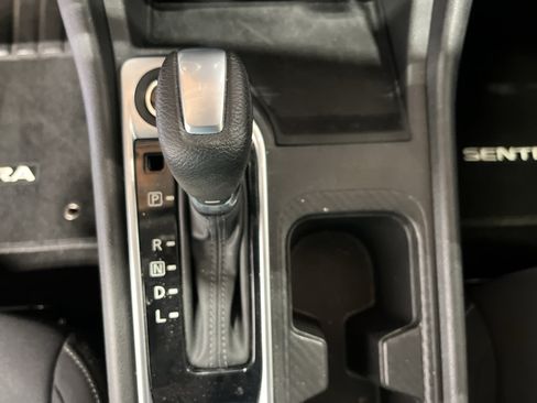 Used 2022 Nissan Sentra SV w/ All-Weather Package FWD image 12
