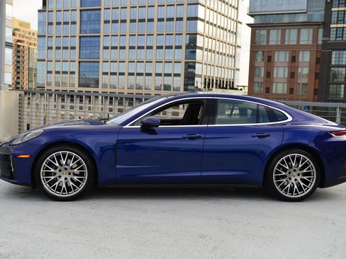 Certified 2024 Porsche Panamera 4 image 2