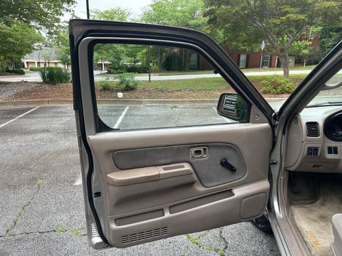 Used 2003 Nissan Frontier XE RWD image 16