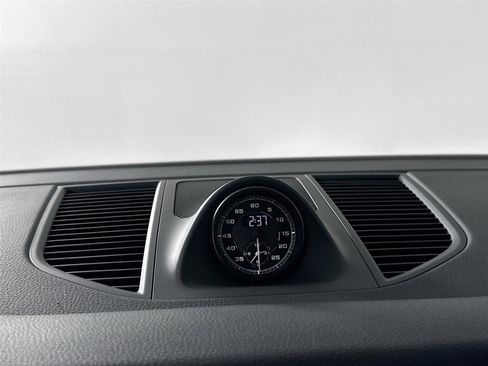 Certified 2025 Porsche Macan Turbo AWD/4WD image 25